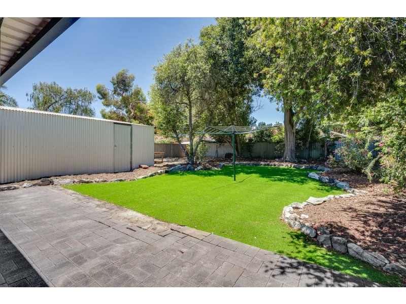 12 Tullamore Avenue, Thornlie WA 6108