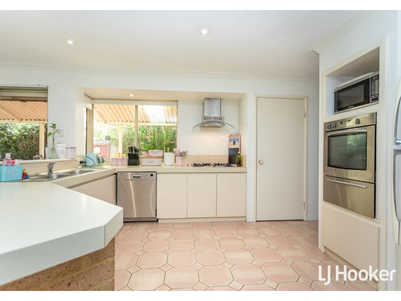 2 Hakea Court, Thornlie WA 6108