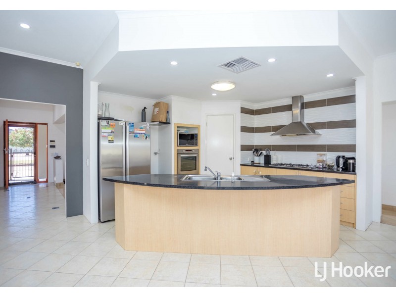 8 Bressingham Street, Canning Vale WA 6155