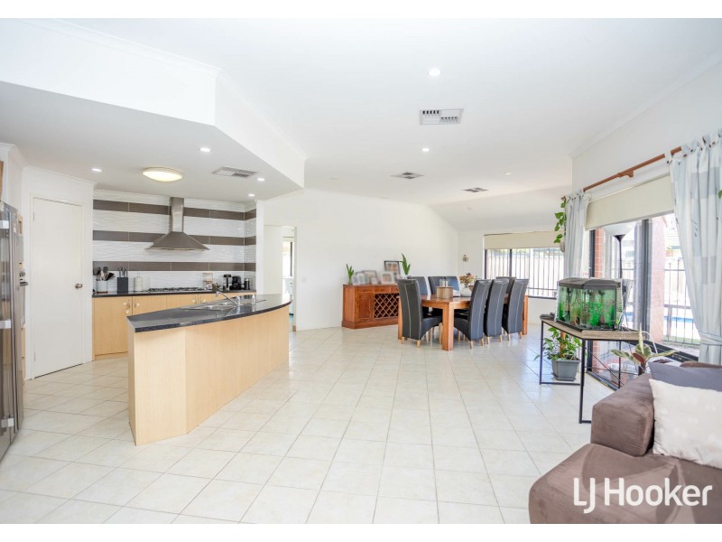 8 Bressingham Street, Canning Vale WA 6155