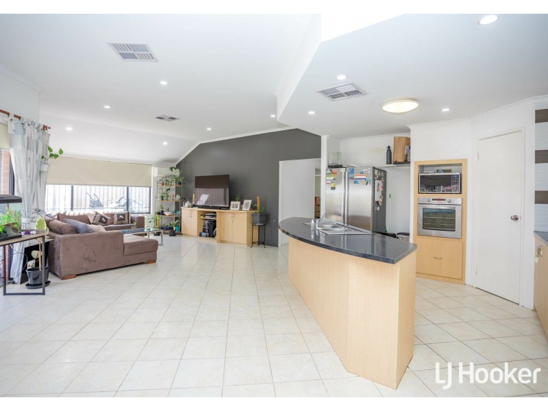 8 Bressingham Street, Canning Vale WA 6155