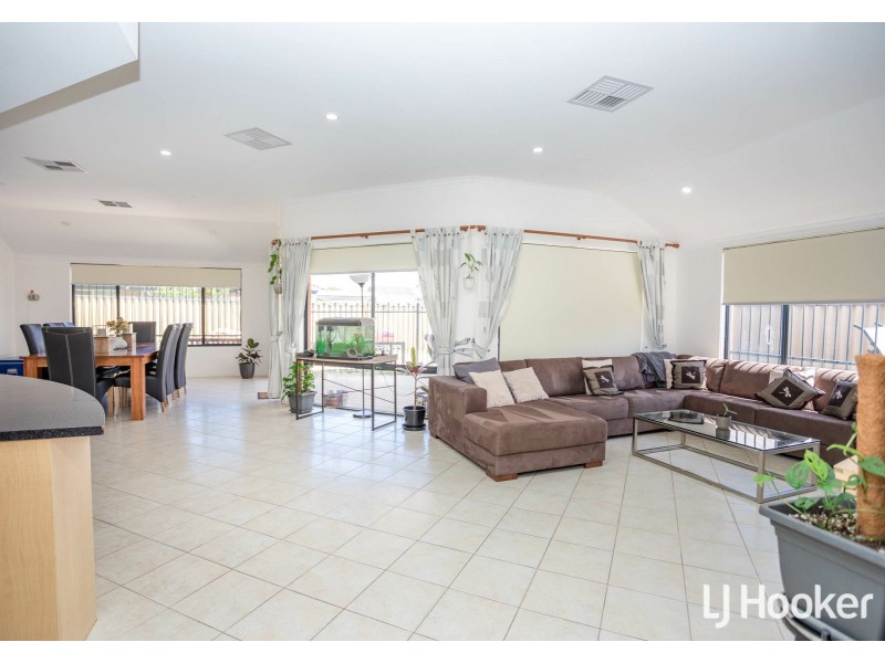 8 Bressingham Street, Canning Vale WA 6155