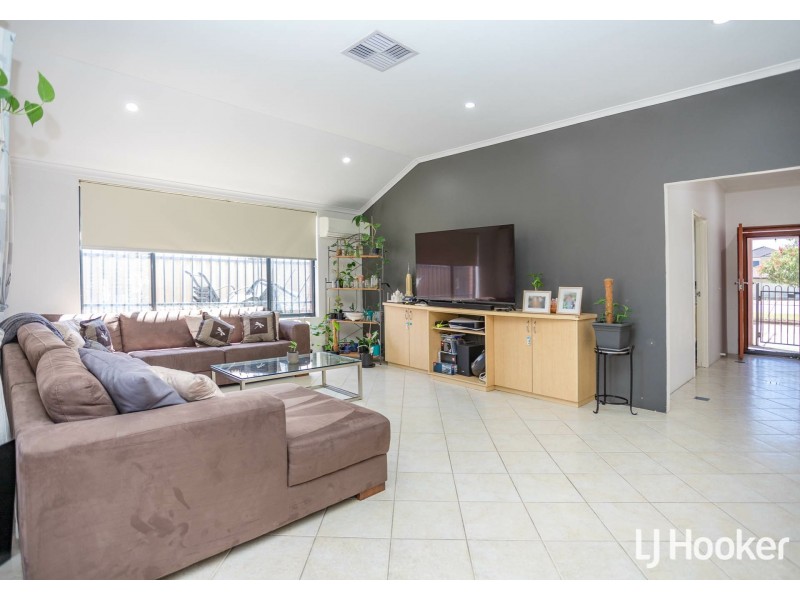 8 Bressingham Street, Canning Vale WA 6155