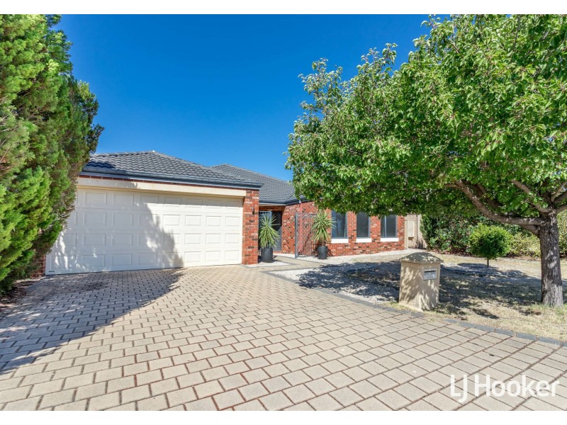 8 Cadoux Promenade, Canning Vale WA 6155