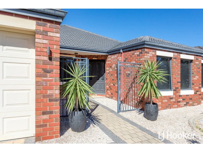 8 Cadoux Promenade, Canning Vale WA 6155