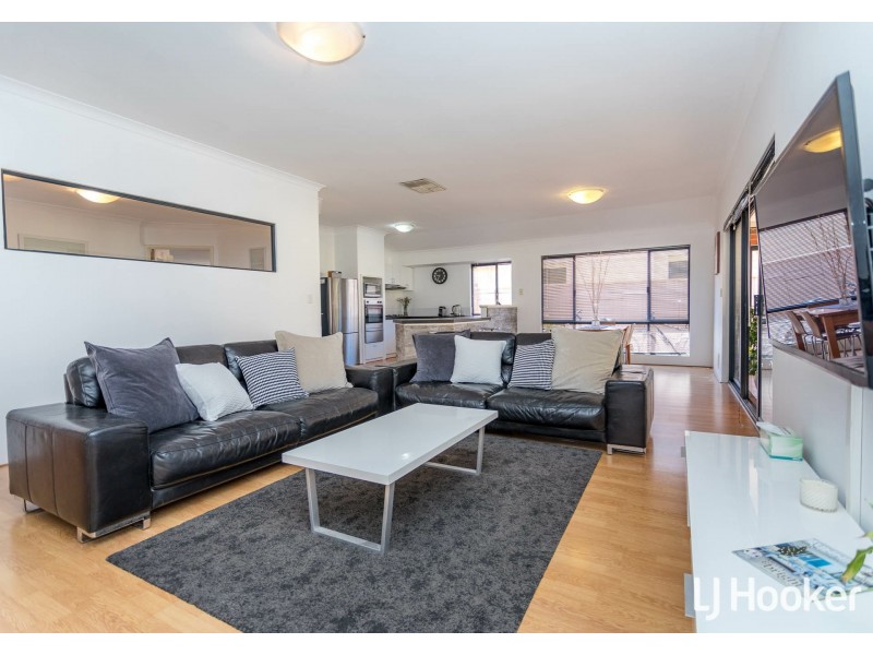 8 Cadoux Promenade, Canning Vale WA 6155