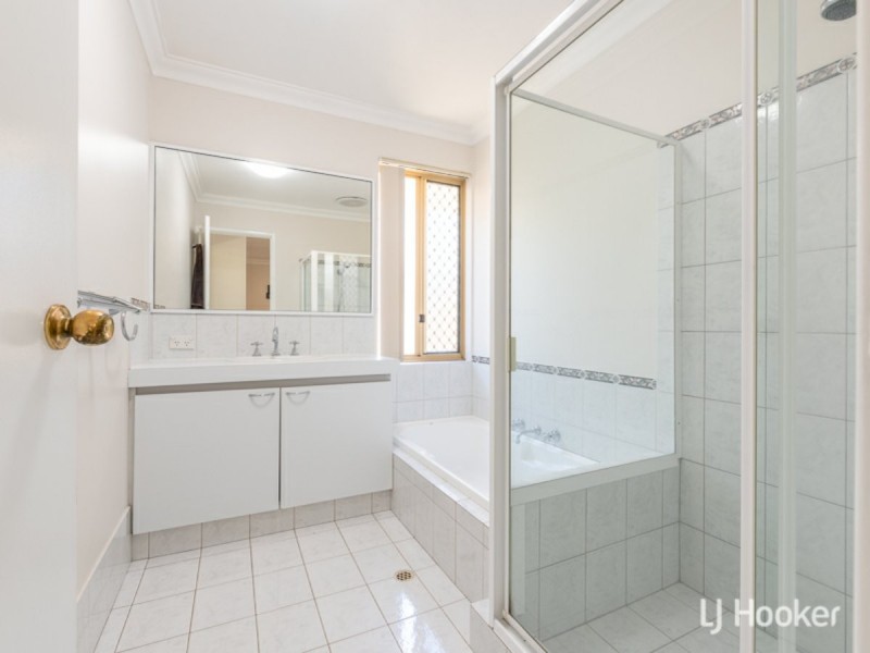 13/1 Chesterton Drive, Thornlie WA 6108