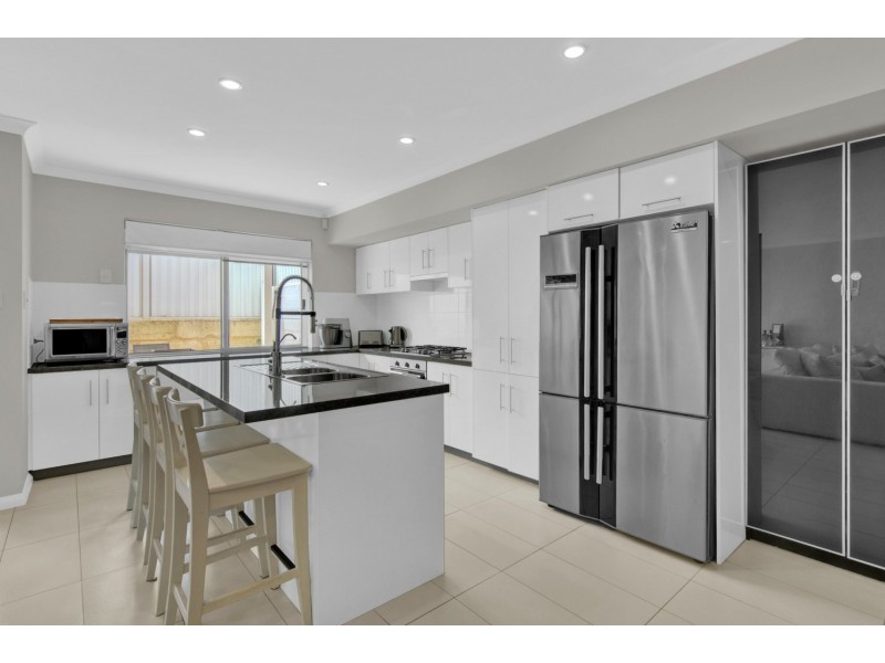 8/39 Edinburgh Road, Forrestfield WA 6058