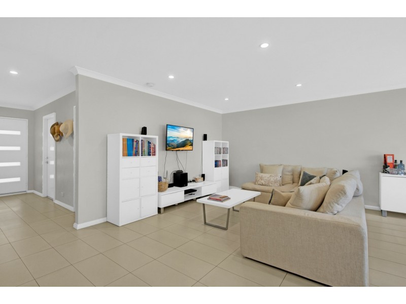 8/39 Edinburgh Road, Forrestfield WA 6058