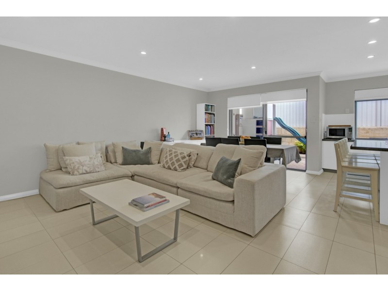 8/39 Edinburgh Road, Forrestfield WA 6058