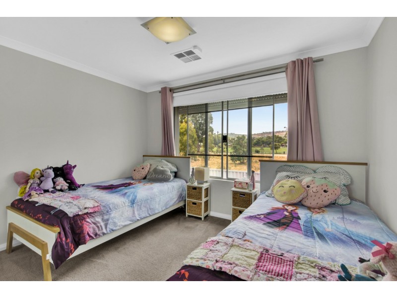 8/39 Edinburgh Road, Forrestfield WA 6058