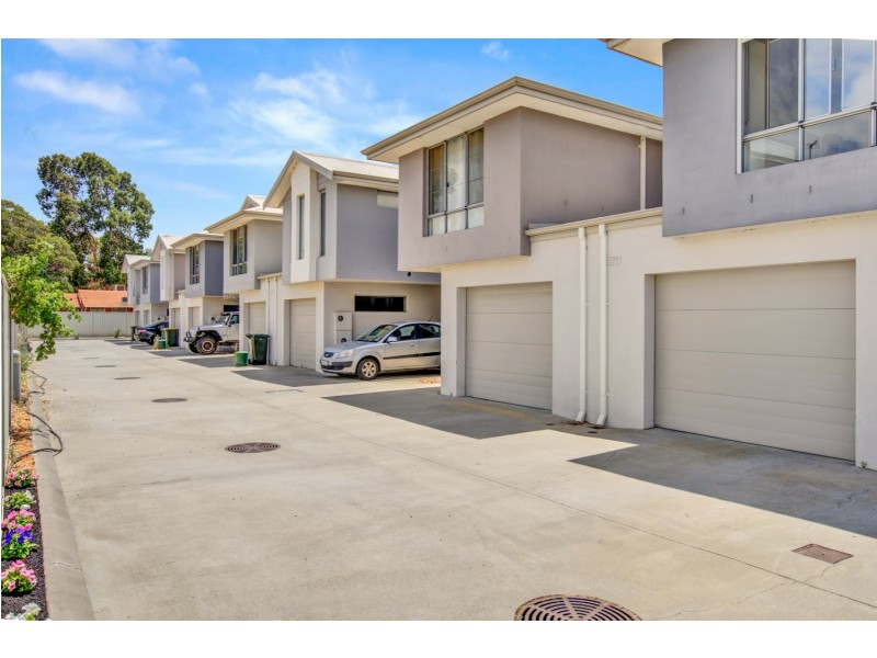 8/39 Edinburgh Road, Forrestfield WA 6058