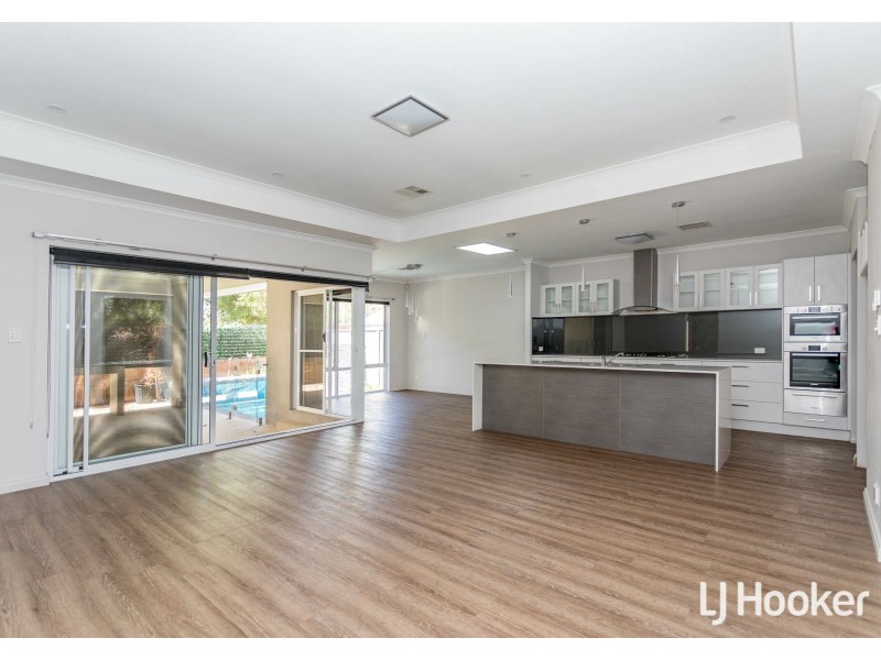 37 Davenport Approach, Wandi WA 6167