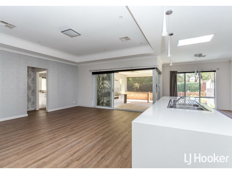 37 Davenport Approach, Wandi WA 6167