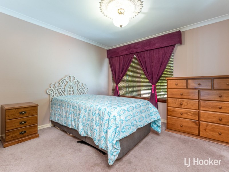 11 Chesterton Street, Thornlie WA 6108