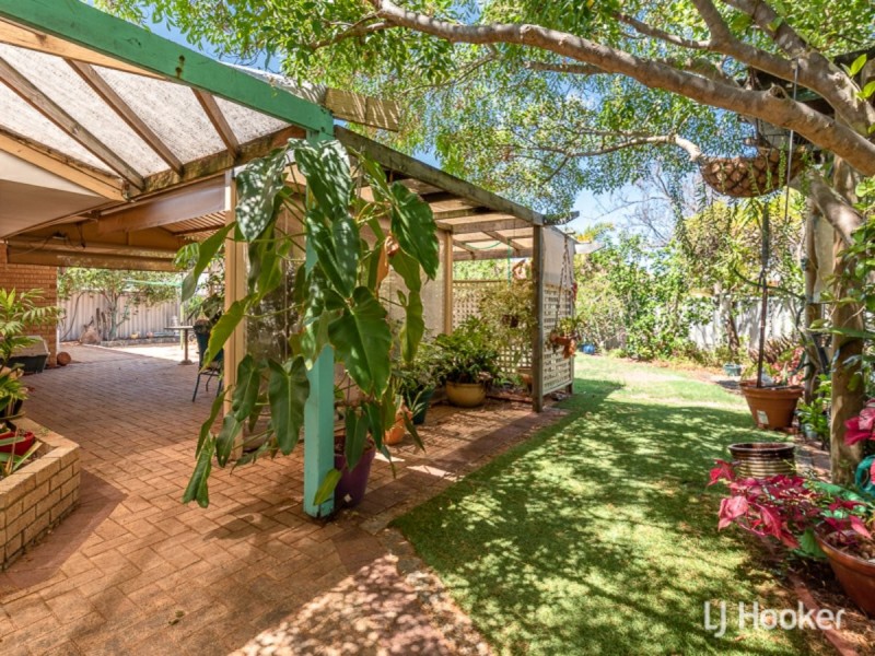 11 Chesterton Street, Thornlie WA 6108