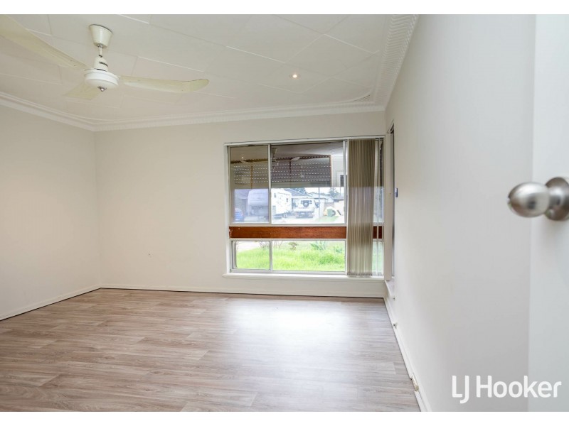 6 Angela Way, Maddington WA 6109