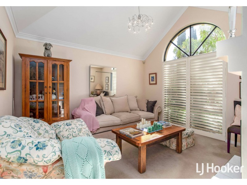 27 Chatsworth Gate, Canning Vale WA 6155