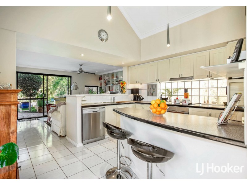 27 Chatsworth Gate, Canning Vale WA 6155