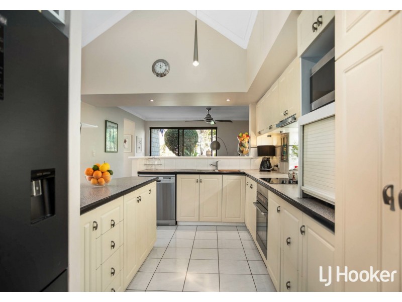 27 Chatsworth Gate, Canning Vale WA 6155