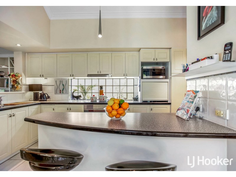 27 Chatsworth Gate, Canning Vale WA 6155