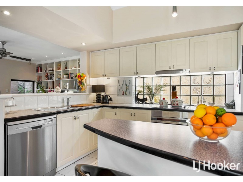 27 Chatsworth Gate, Canning Vale WA 6155