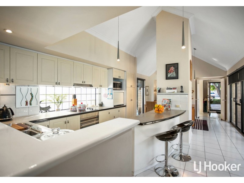 27 Chatsworth Gate, Canning Vale WA 6155