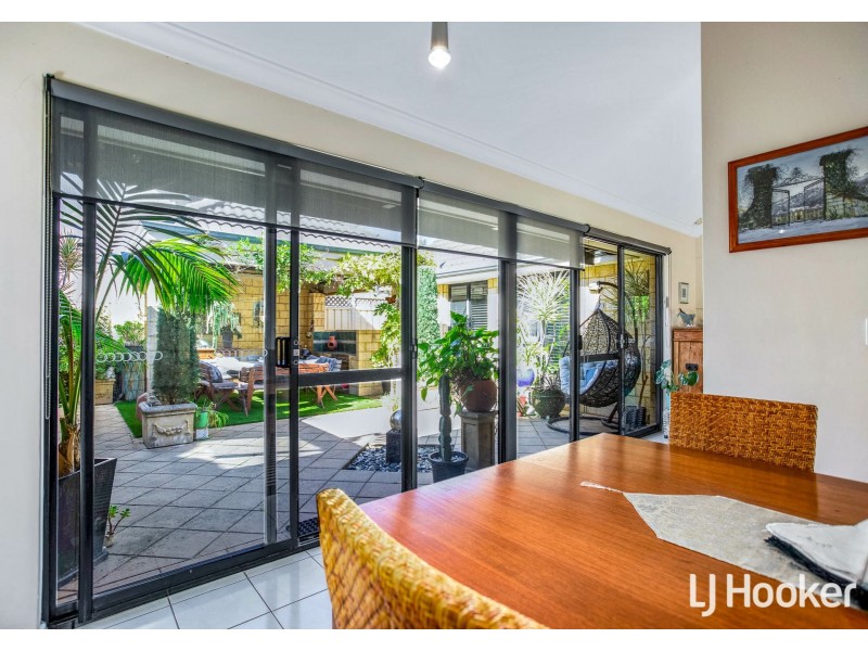 27 Chatsworth Gate, Canning Vale WA 6155