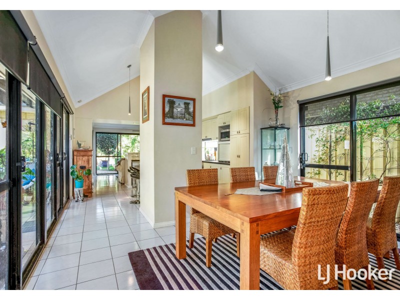 27 Chatsworth Gate, Canning Vale WA 6155