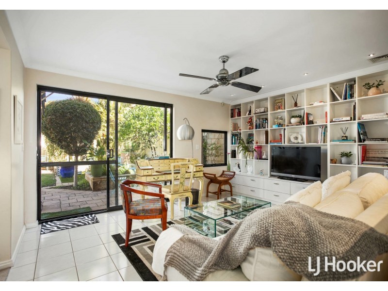 27 Chatsworth Gate, Canning Vale WA 6155