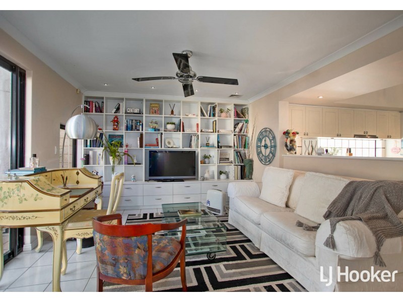 27 Chatsworth Gate, Canning Vale WA 6155