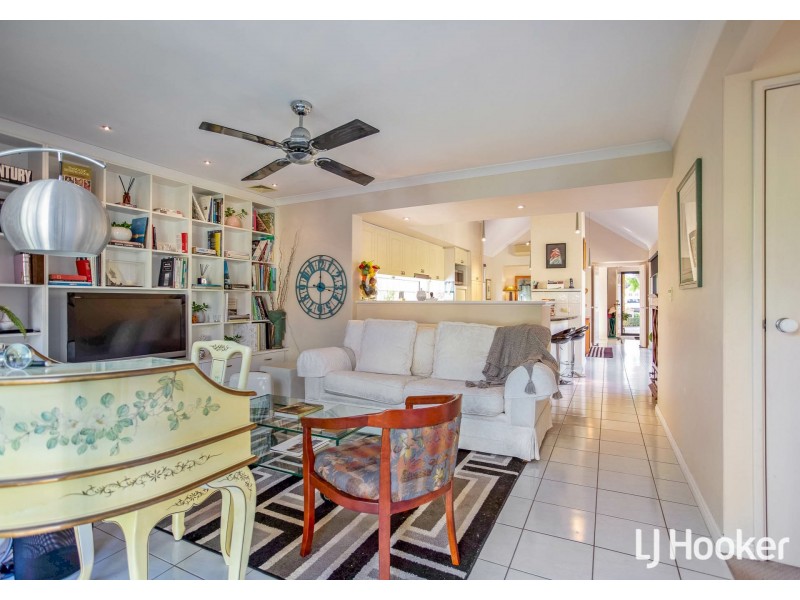 27 Chatsworth Gate, Canning Vale WA 6155