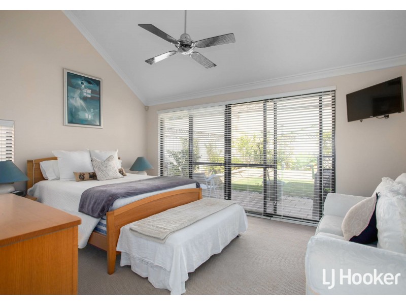 27 Chatsworth Gate, Canning Vale WA 6155