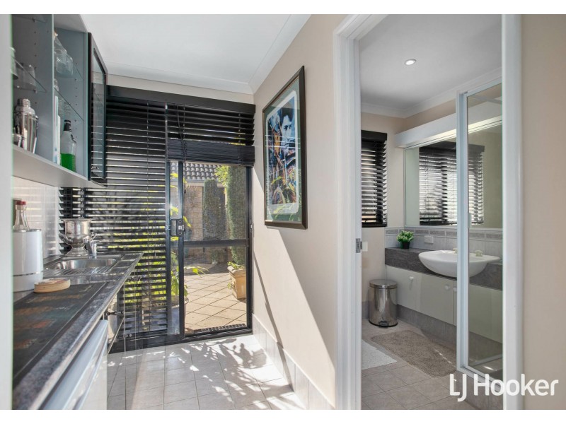 27 Chatsworth Gate, Canning Vale WA 6155