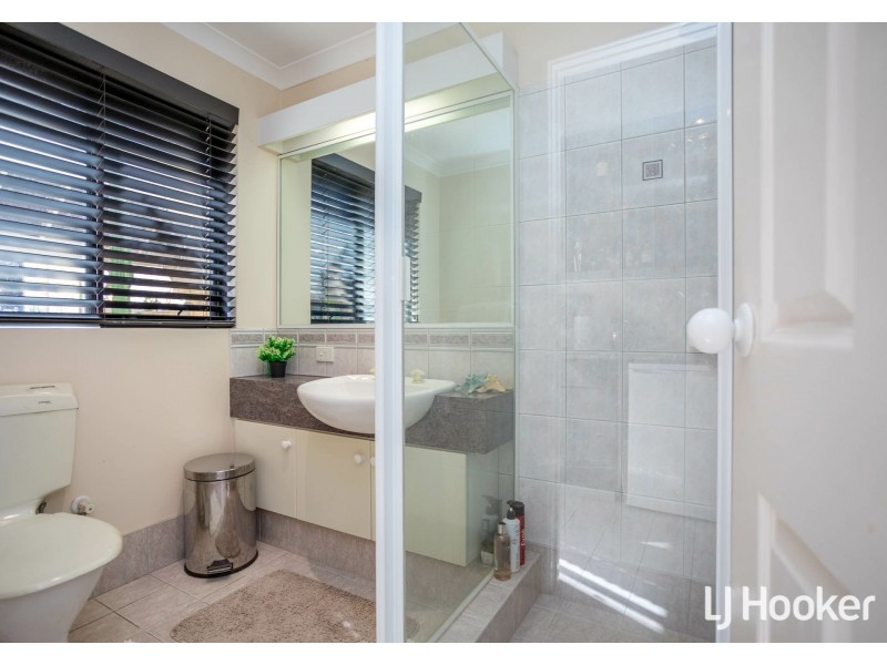 27 Chatsworth Gate, Canning Vale WA 6155