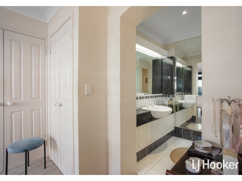 27 Chatsworth Gate, Canning Vale WA 6155