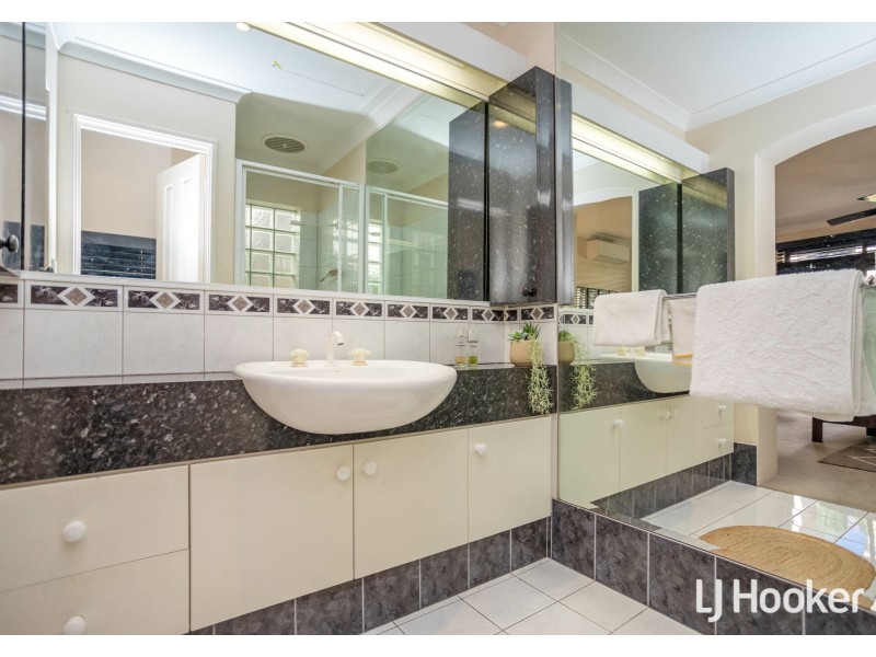 27 Chatsworth Gate, Canning Vale WA 6155