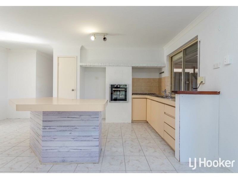 7 Hotchkiss Close, Thornlie WA 6108