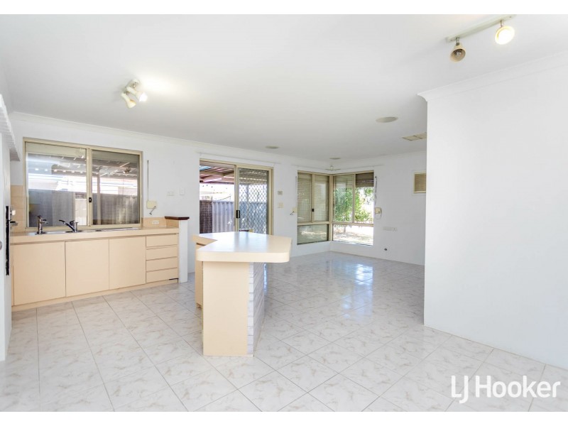 7 Hotchkiss Close, Thornlie WA 6108
