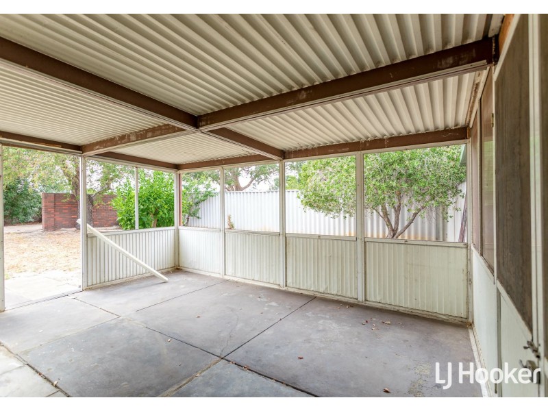 1 Cowan Street, Maddington WA 6109