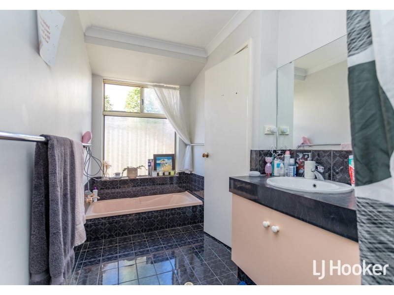 12 Blakemore Retreat, Huntingdale WA 6110