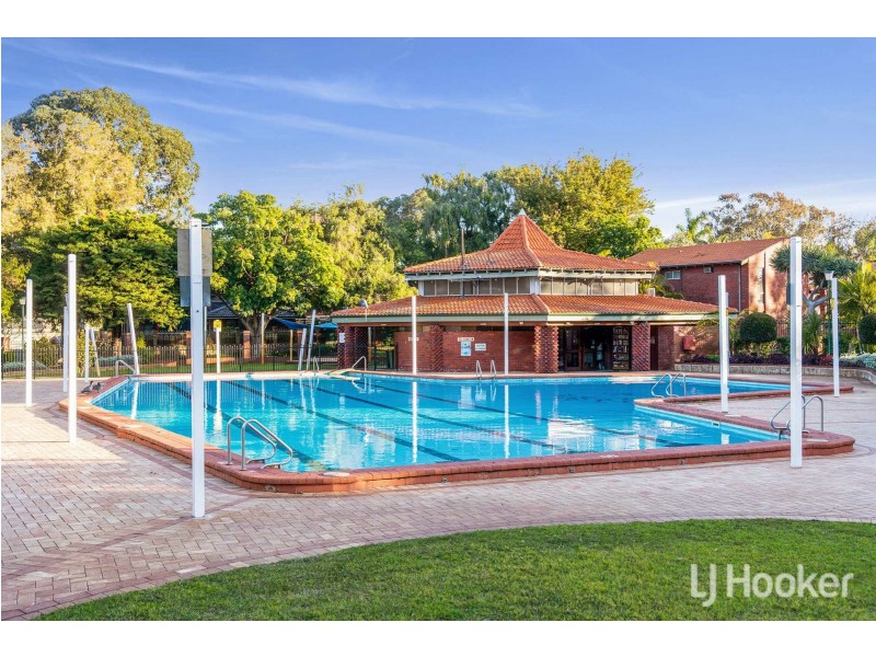 55 Regency Drive, Thornlie WA 6108