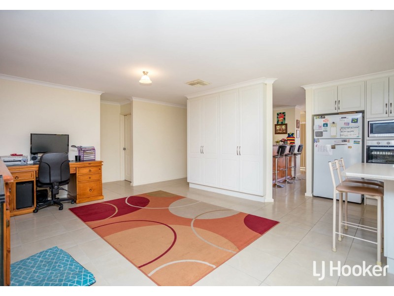 5 Bindoon Loop, Huntingdale WA 6110