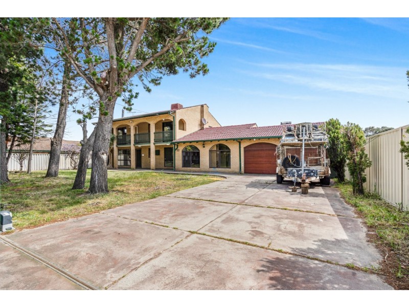 33 Third Avenue, Kelmscott WA 6111