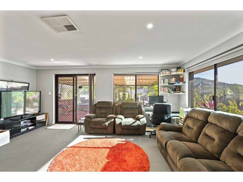 13 Hutt Way, Gosnells WA 6110