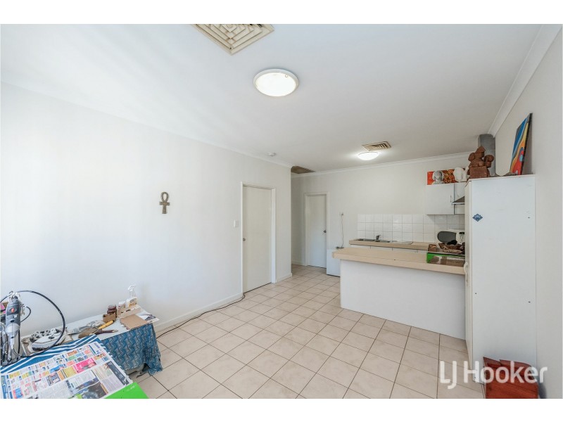 2/11 Sheoak Road, Maddington WA 6109