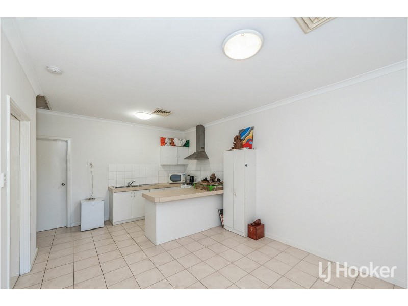 2/11 Sheoak Road, Maddington WA 6109