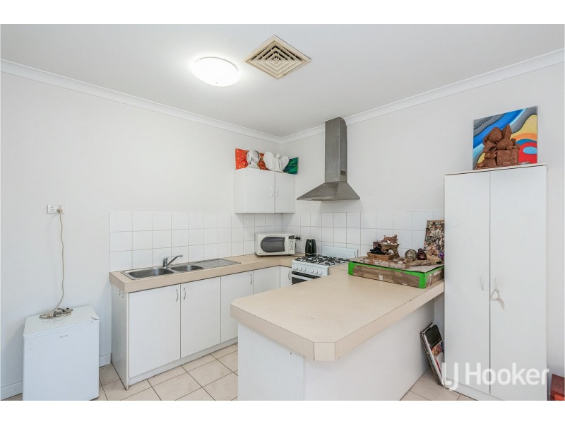 2/11 Sheoak Road, Maddington WA 6109