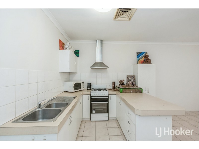 2/11 Sheoak Road, Maddington WA 6109