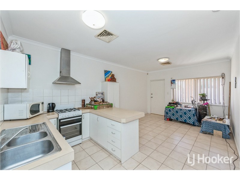 2/11 Sheoak Road, Maddington WA 6109